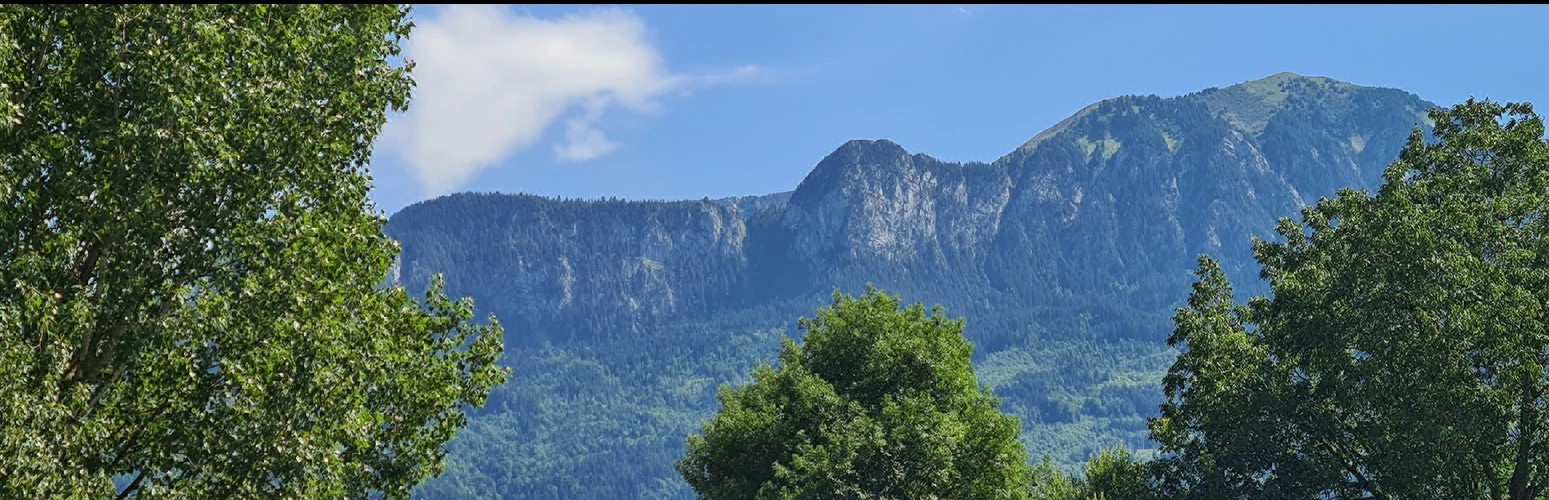 Montagnes des Alpes françaises depuis les locaux de DECOREC